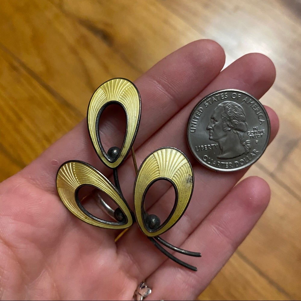 Jemax brooch